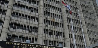 Un incendio cuyo origen se desconoce se produjo anoche en la sede principal del Ministerio de Interior y Policía (MIP) y según informes no confirmados habría destruido un valioso equipo informático donde estaban archivados los datos de todas las armas de fuego de República Dominicana.