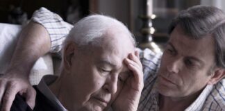 Un informe elaborado junto con la Estrategia de las Enfermedades Neurodegenerativas del Sistema Nacional de Salud (SNS), concluye que el número de altas de personas con demencia en 2020 fue de 170.285, mayor en mujeres que en hombres y con una prevalencia mayor entre los 90 y los 94 años, según ha revelado el ministro de Sanidad en funciones, José Miñones, con motivo de la celebración este jueves del Día Mundial del Alzheimer.