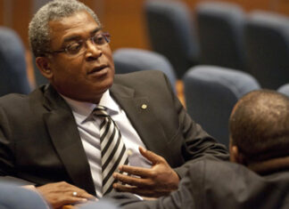 Exprimer ministro Haití culpa a su gobierno por conflictos con RD El exprimer ministro de Haití, Jean Max Bellerive, culpó al gobierno de su país por los conflictos con la República Dominicana.