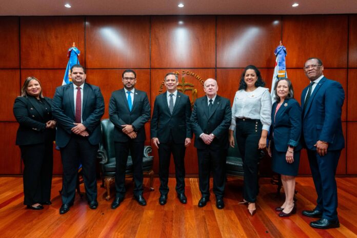 El presidente de la Suprema Corte de Justicia y del Consejo del Poder Judicial, juramentó a los nuevos directores de Administración y Carrera Judicial y de la Escuela Nacional de la Judicatura; así como a la subdirectora de esa academia.
