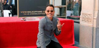 Marc Anthony está viviendo este 2023 momento memorable en su vida personal y en la profesional. Este año Marc le dio recientemente la bienvenida a su séptimo heredero al lado de su esposa Nadia Ferreira y ahora la Cámara de Comercio lo honra con la estrella número 2762 del Paseo de la Fama de Hollywood.