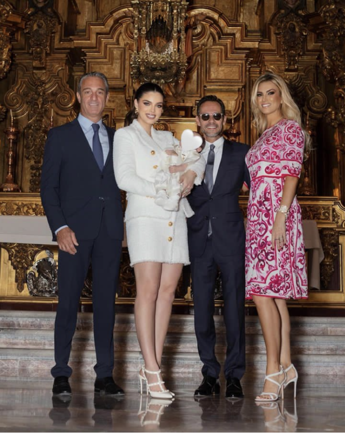 Marc Anthony y Nadia Ferreira bautizan a su bebé en México