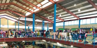 El mercado binacional que se desarrolla en el paso fronterizo Dajabón-Juana Méndez es toda una maquinaria comercial y de transporte de mercancías, que cada día mueve sumas millonarias, de acuerdo a informaciones suministradas por el alcalde Santiago Riverón.