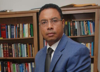 El abogado y catedrático Namphi Rodríguez pondrá en circulación este martes su tercer libro, Diccionario de Jurisprudencia Constitucional, en un acto presidido por el rector de la Universidad Apec, Franklin Holguín Haché, y el presidente del Tribunal Constitucional, Milton Ray Guevara.