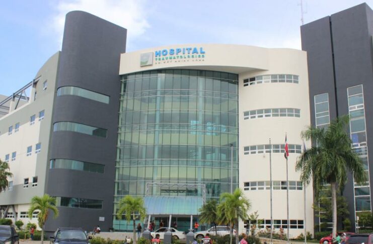 Al menos nueve personas que resultaron heridas, producto del choque entre dos trenes en la línea uno del Metro de Santo Domingo, recibieron atenciones médicas en el Hospital Traumatológico Ney Arias Lora, en Villa Mella.