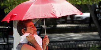 La Onamet informó que las condiciones del tiempo estarán dominadas por los efectos del viento del este/noreste, la cual aporta bastante humedad en nuestra área de pronóstico. por consiguiente, seguirán los desarrollos nubosos con aguaceros, tormentas eléctricas y ráfagas de viento. Indicó que las temperaturas continuarán calurosas a pesar de entrar a otoño, por lo que mantienen la recomendación.