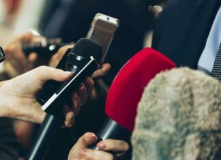 Hoy es el Día Internacional del Periodista Cada 8 de septiembre se conmemora el Día Internacional del Periodista, una fecha que celebra la labor de todas las personas que se dedican a la investigación, redacción, cobertura informativa y fotográfica, siendo partícipes claves para la libertad de expresión.