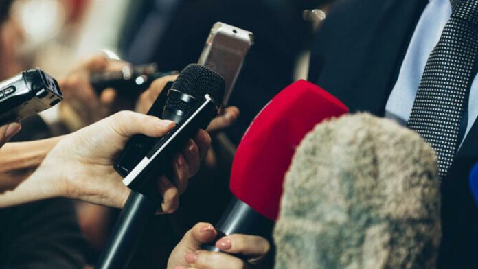 Cada 8 de septiembre se conmemora el Día Internacional del Periodista, una fecha que celebra la labor de todas las personas que se dedican a la investigación, redacción, cobertura informativa y fotográfica, siendo partícipes claves para la libertad de expresión.