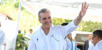 El presidente Luis Abinader felicitó a la selección femenina de voleibol de República Dominicana (Reinas del Caribe) por retener su corona de campeón del Torneo Continental NORCECA 2023, al derrotar en cinco reñidos parciales a Estados Unidos.