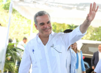 El presidente Luis Abinader felicitó a la selección femenina de voleibol de República Dominicana (Reinas del Caribe) por retener su corona de campeón del Torneo Continental NORCECA 2023, al derrotar en cinco reñidos parciales a Estados Unidos.