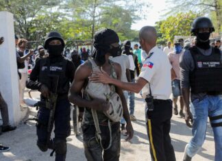 Fuerzas militares haitianas son desplegadas en la zona fronteriza Fuerzas militares haitianas fueron desplegadas este martes en la zona fronteriza donde se lleva a cabo la construcción de un canal para desviar el río Masacre.