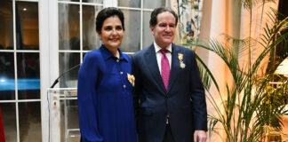 Durante un emotivo acto el Reino de España, a través de su Embajada en República Dominicana, entregó anoche la Cruz de Oficial de la Real Orden de Isabel la Católica a María Amalia León y Manuel Corripio, condecoración concedida por Su Majestad el Rey Felipe VI como reconocimiento por sus contribuciones a las relaciones entre los dos países.