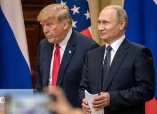 Putin: Trump es víctima de «una persecución política” El presidente ruso, Vladímir Putin, consideró hoy que la política de EEUU hacia Rusia no cambiará si Donald Trump neutraliza la "persecución política” de la que cree es víctima y gana las elecciones en noviembre de 2024, y recordó que fue el exlíder republicano quien impuso "más sanciones" a Rusia cuando encabezaba la Casa Blanca entre 2017 y 2021.