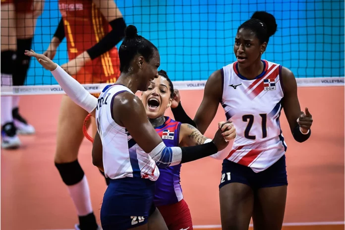 Así se clasifica a unos Juegos Olímpicos. ¡Siendo grandes entre los grandes!”, resaltó en su cuenta de Instagram Niverka Marte, la acomodadora de la selección femenina de voleibol, luego de la memorable victoria alcanzada en la madrugada del domingo sobre Países Bajos Bajos en cinco sets (25-20, 20-25, 25-19, 23-25, 15-12) en el torneo FIVB Clasificatorio a París y que tuvo a Ningbo, China, como una de sus sedes.