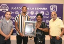 El delantero del equipo San Carlos, Juan Guerrero, se llevó la distinción de el “Superior de la Semana Villar Hermanos” del torneo de baloncesto superior del Distrito Nacional-TBS 2023 que organiza la Asociación de Baloncesto del Distrito Nacional (Abadina).