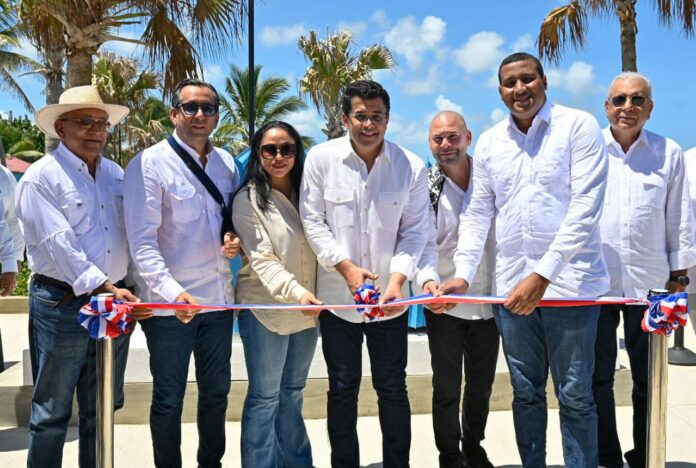 El ministro de Turismo, David Collado, inauguró este domingo el Paseo Peatonal Turístico dedicado a la música típica en este municipio, un punto de interés y de encuentro en la zona que forma parte del proyecto de remozamiento de espacios públicos y de impulso a ese destino.