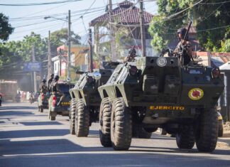 Ante el anuncio del presidente de la República, Luis Abinader, de que la frontera con Haití estará cerrada a partir de las 6:00 de la mañana del viernes, en Dajabón, en la zona fronteriza se observan tanques de guerra, ante cualquier eventualidad por la medida.