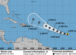 Tormenta tropical Lee podría pasar por el norte de RD e incidir en el país La Tormenta Tropical Lee gana intensidad en las últimas horas y empieza a disminuir su velocidad de traslación. El fenómeno lleva vientos máximos sostenidos de 100 km/h y trayectoria hacia el oeste-noroeste a 22 km/h.
