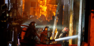 Al menos 56 personas murieron en un incendio ocurrido la pasada noche en un edificio de apartamentos en Hanói, según el último recuento de víctimas de la Policía vietnamita revelado este miércoles.