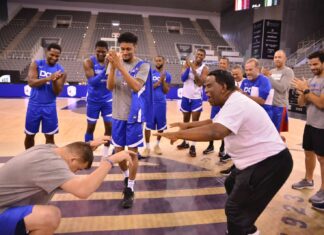 El Federación Dominicana de Baloncesto (Fedombal), Rafael Uribe, confirmó a Noticias SIN el fallecimiento del preparador físico y masajista de la Selección Nacional de Baloncesto, Vladimir Castillo, popularmente conocido como NBA.