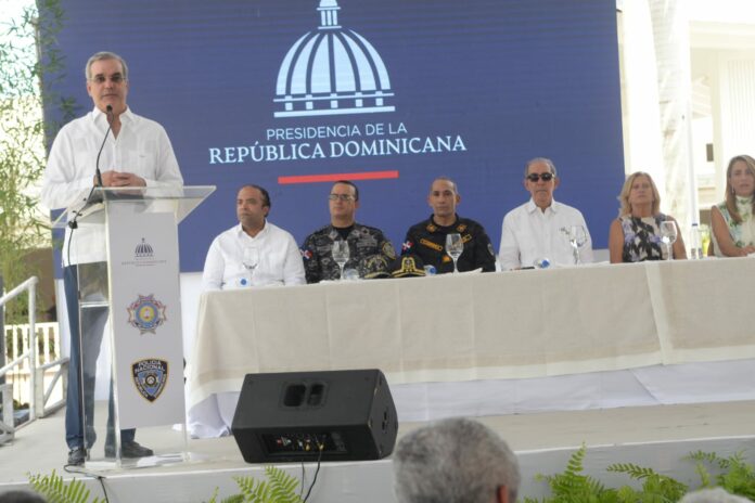 Como parte del programa de trabajo establecido para llevar a cabo la Reforma Policial, el presidente Luis Abinader dejó en funcionamiento el nuevo centro de formación de los aspirantes a policías o conscriptos, como también se les conoce.