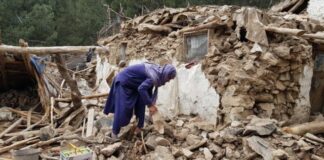 Unas 2.053 personas han muerto después de que un poderoso terremoto sacudiera el oeste de Afganistán, dijeron los talibanes este domingo, mientras la nación se tambalea por otro desastre natural en un momento de profunda crisis económica.