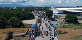 El Gobierno de la República Dominicana abrió este miércoles a las 8 de la mañana «corredores comerciales restringidos» para facilitar el comercio con Haití de productos esenciales como alimentos y medicinas.