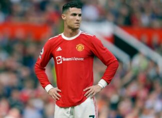 La previa del primer partido de la Champions asiática podría haberle salido muy cara a Cristiano Ronaldo. Según han informado medios italianos como 'Il Corriere dello Sport' o la televisión 'TgLA7' el jugador portugués podría ser castigado a recibir 100 latigazos en Irán por un gesto cariñoso con una mujer que le regaló un cuadro.