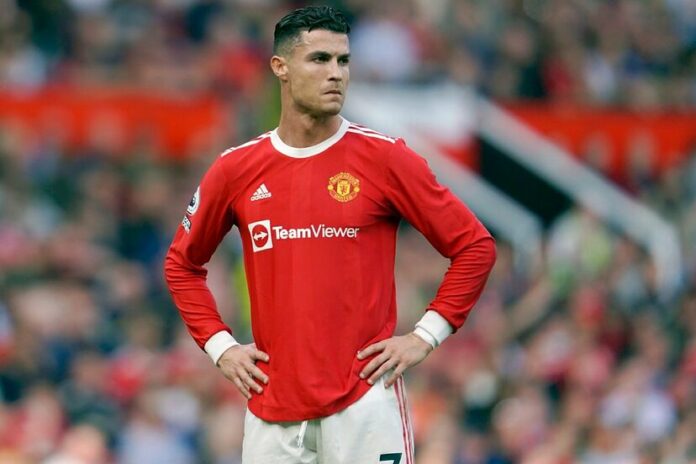 La previa del primer partido de la Champions asiática podría haberle salido muy cara a Cristiano Ronaldo. Según han informado medios italianos como 'Il Corriere dello Sport' o la televisión 'TgLA7' el jugador portugués podría ser castigado a recibir 100 latigazos en Irán por un gesto cariñoso con una mujer que le regaló un cuadro.