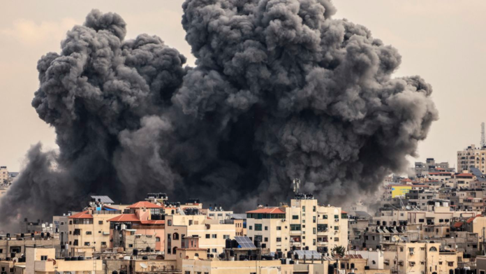 El número de fallecidos en Israel por el ataque sorpresa del sábado del movimiento islamista Hamás superó este miércoles los 1,200 y los heridos superan los 3,000, mientras que los bombardeos israelíes en Gaza han causado ya 1,055 muertos y al menos 5,184 heridos.