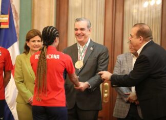 El presidente de la República, Luis Abinader, llenó ayer de alegría a la selección nacional de voleibol femenina (Reinas del Caribe) tras autorizar la construcción del anhelado centro de alto rendimiento para la masificación de esa disciplina.