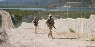 El presidente Luis Abinader viaja hoy a la frontera para inaugurar el primero de los seis tramos del muro fronterizo o verja perimetral en Elías Piña, una acción que tiene mucho significado en el contexto del impasse entre República Dominicana y Haití.