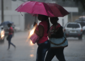 Aguaceros con tronadas y calor sofocante La Oficina Nacional de Meteorología (Onamet), informó este lunes que las condiciones del tiempo permanecen bajo la incidencia de un sistema de alta presión, el cual limita las formaciones de nube vertical, manteniendo escasas las precipitaciones de importancia.