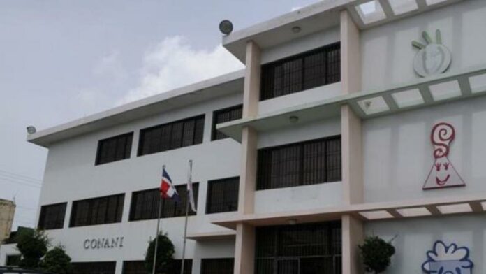 Matan a un adolescente estaba alojado en Conani de Santiago Un adolecente de 17 años fue encontrado muerto en las instalaciones de Consejo Nacional para la Niñez y Adolescencia (Conani), ubicado en la calle Restauración de esta ciudad. Las investigaciones preliminares dan indicios de que el menor de edad, fue muerto a golpes por sus mismos compañeros del centro especial.
