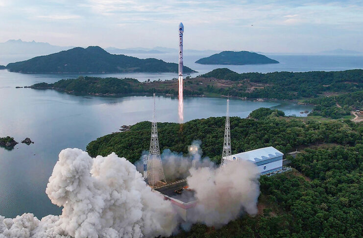 Corea del Norte defiende su programa de satélites espías frente a la «militarización espacial» de EE.UU.