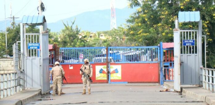 El comercio entre República Dominicana y Haití continúa paralizado a pesar de que el 11 de octubre, el Gobierno del presidente Luis Abinader iniciara una flexibilización del cierre de la frontera para el intercambio comercial de manera ordenada entre ambos países.
