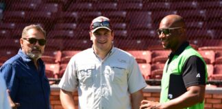 El comisionado de béisbol de la República Dominicana Junior Noboa quedó impresionado con las condiciones del Estadio Julián Javier en San Francisco de Macorís y dijo que sólo faltan las luces para completar el gran trabajo.