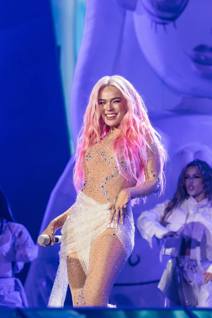 La venta de las boletas para el concierto de Karol G en el Estadio Olímpico Félix Sánchez, iniciarán en preventa de manera exclusiva para tarjetahabientes Mastercard Banreservas a partir del 1 de noviembre a las 10:00 a. m. hasta agotar existencia en línea y en puntos físicos de UepaTickets, CCN, Supermercados Nacional y Jumbo.