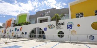 Este lunes 2 de octubre entró en funcionamiento en Santo Domingo Este el nuevo Centro de Atención Integral para la Discapacidad (CAID), el cual, de manera gradual, ofrecerá evaluación, diagnóstico y proceso terapéutico a niños de cero a doce años diagnosticados con trastorno del espectro autista (TEA), síndrome de Down y parálisis cerebral.