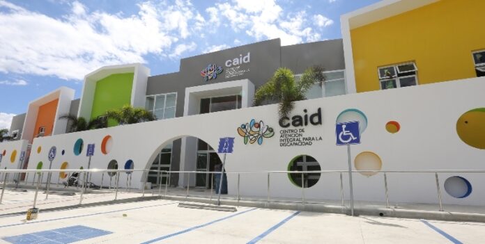 Este lunes 2 de octubre entró en funcionamiento en Santo Domingo Este el nuevo Centro de Atención Integral para la Discapacidad (CAID), el cual, de manera gradual, ofrecerá evaluación, diagnóstico y proceso terapéutico a niños de cero a doce años diagnosticados con trastorno del espectro autista (TEA), síndrome de Down y parálisis cerebral.