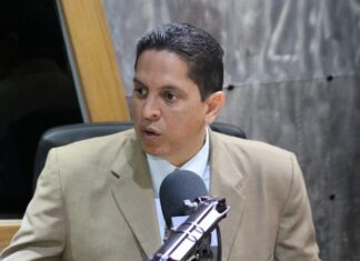 Infectólogo alerta en RD está presente tipo de dengue que hacía más de cinco años no circulaba El infectólogo Héctor Balcácer alertó a la ciudadanía sobre la presencia en RD un tipo de dengue que tenía años sin circular, por el cual los infantes menores de seis años no tienen defensa contra el mismo.