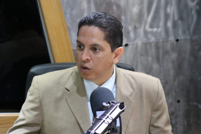 El infectólogo Héctor Balcácer alertó a la ciudadanía sobre la presencia en RD un tipo de dengue que tenía años sin circular, por el cual los infantes menores de seis años no tienen defensa contra el mismo.