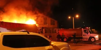 Desconocidos, presuntamente Haitianos, incendiaron este miércoles, el mercado de Dajabón, horas antes de que se le diera apertura con las nuevas disposiciones dispuestas por el presidente de la República, Luis Abinader y que ellos rechazaron.