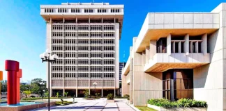 El gobernador del Banco Central de la República Dominicana (BCRD), Héctor Valdez Albizu, recibió la visita de altos ejecutivos de Scotiabank, en las personas de Francisco A. Aristeguieta, director de Grupo Banca Internacional, y Gonzalo Gil, gerente general en la República Dominicana.