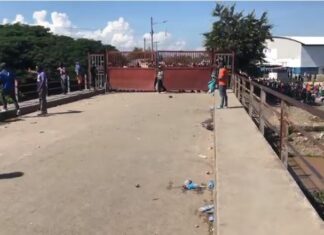 Cierre del lado haitiano obstaculiza la reapertura del comercio en frontera Un fuerte contingente militar custodia la frontera Norte entre la República Dominicana y Haití tras el gobierno dominicano flexibilizar las medidas para abrir el comercio de manera parcial. Sin embargo, la ausencia de comerciantes de la vecina nación, debido a que la puerta del lado de Juana Méndez continúa cerrada, se convierte en un obstáculo para su reapertura.
