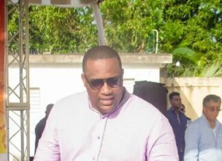 Operación Búho: Gabriel Santana, dispuesto a devolver 6 millones de dólares a ahorrantes Uno de los siete señalados por el Ministerio Público de pertenecer a una estructura criminal que supuestamente cometió un fraude de 2,500 millones de pesos en la Cooperativa de Ahorros y Crédito Herrera (Coop-Herrera), Gabriel Santana Borsilea, está dispuesto a resarcir los daños contra ahorrantes de dicha entidad financiera.