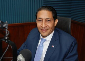 Gatón advierte que la situación en Haití es muy complicada para los dominicanos “El tema de Haití es muy complicado”, sostuvo el experto en geopolítica, Iván Gatón, porque a su juicio hay mucha sensibilidad en el mundo por el tema migratorio y en los organismos internacionales el trabajo es difícil para países como República Dominicana.