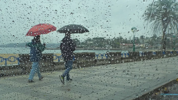 Vaguada seguirá provocando aguaceros; continúan las alertas Una vaguada impone condiciones inestables sobre el territorio nacional, la cual desde la madrugada y las recientes horas matutinas ha estado generando nublados sobre provincias del litoral costero Atlántico y Caribeño, acompañadas de precipitaciones entre moderadas a fuertes en ocasiones con tormentas eléctricas y aisladas ráfagas de viento.