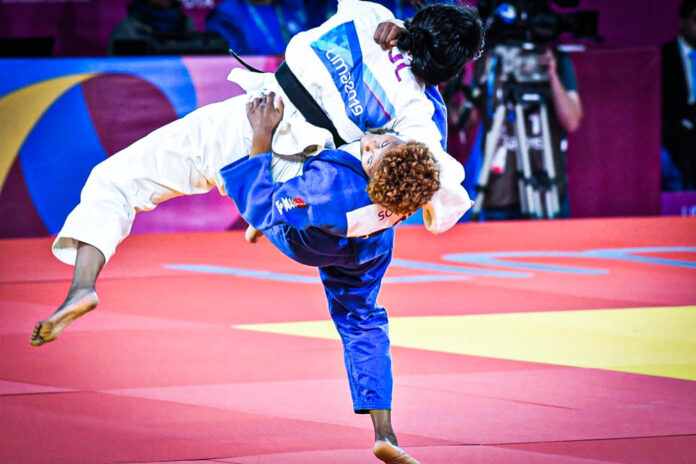 La Embajada de los Estados Unidos en Santo Domingo tramitó el apresamiento de 23 jóvenes deportistas dominicanos que habrían acudido a su consulado con documentos falsos en procura del visado para participar en un torneo de judo.