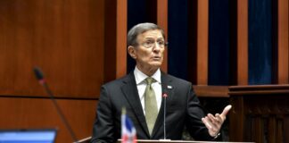 El ministro de Relaciones Exteriores, Roberto Álvarez, presentó al Consejo Permanente de la Organización de los Estados Americanos (OEA) los riesgos que corren las zonas fronterizas de ambos lados de la isla que comparten República Dominicana y Haití, con la construcción del canal ilegal haitiano en el río Dajabón-Masacre.